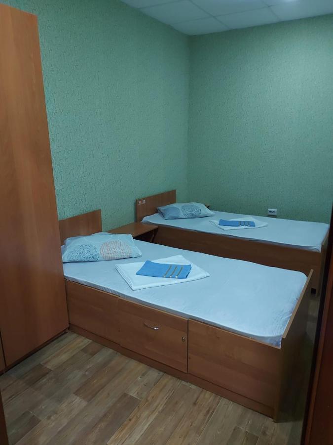 Мини-Отель "Алатау",Хостел パヴロダル エクステリア 写真
