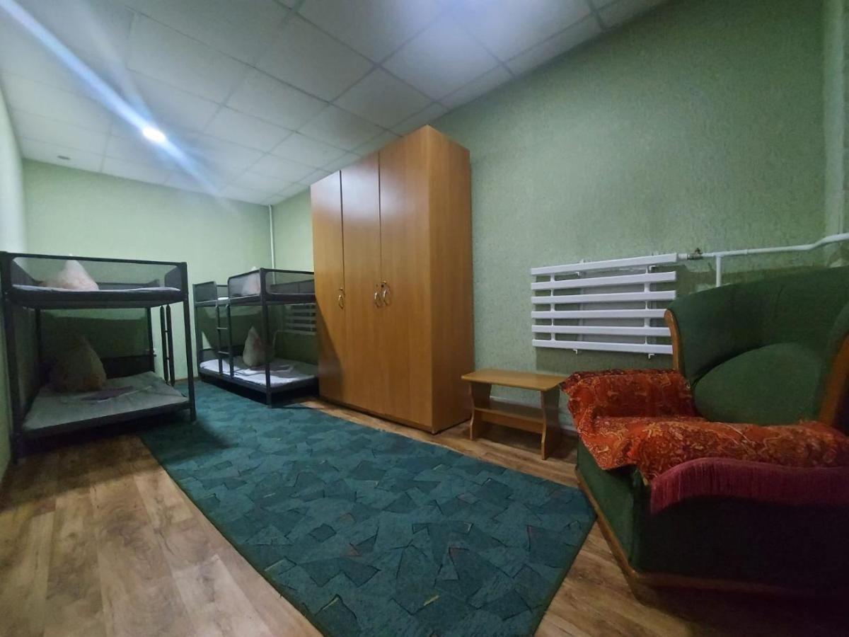 Мини-Отель "Алатау",Хостел パヴロダル エクステリア 写真